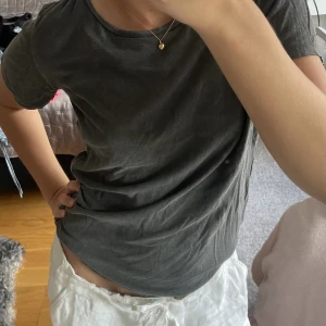 Ralph lauren tshirt - Säljer denna T-shirt från Ralph lauren. Storlek m men passar även mig som vanligtvis är s