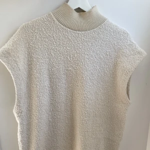 Väst - En cool väst från Zara! Storlek M, knappt använd🌼 Frakt tillkommer 