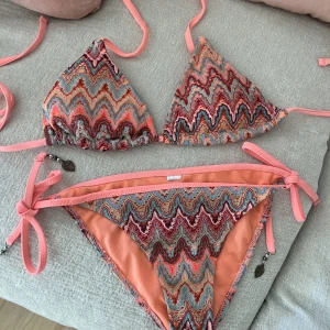 Missoni bikini  - Missoni inspirerad bikini som är så snygg till sommaren!