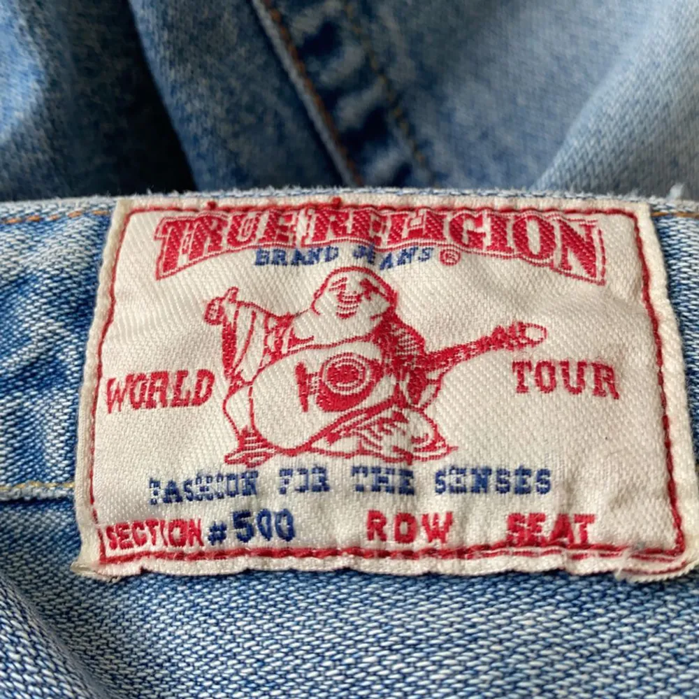 Jätte fina lågmidjade jeans från true religion som är köpta från Plick💓 Jag är 163, skriv för fler bilder ifall ni är intresserade och pris kan diskuteras💓💓. Jeans & Byxor.