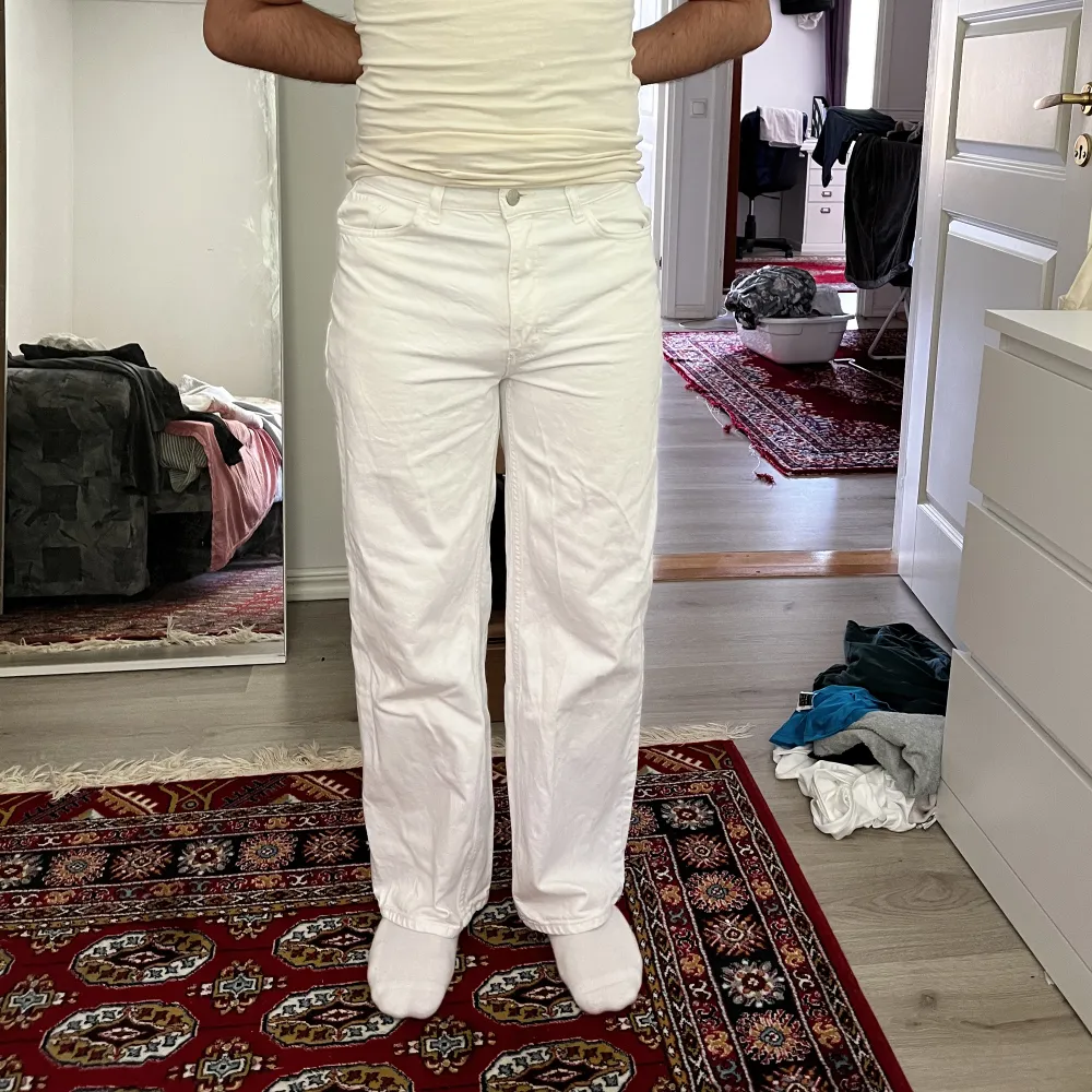 nu-in x Gallucks jeans i off white köpta på Zalando 💫 waist 30 längd 32, kan upplevas liten i storlek! . Jeans & Byxor.