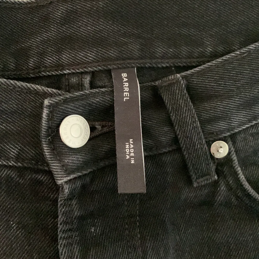 Använt dem typ 6 gånger och säljer dem för att dem är för små, helt nyskick  Priset går att diskutera . Jeans & Byxor.