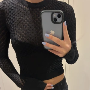 Topp - Säljer denna långärmade toppen från zara då den inte kommer till användning🙈superfin men knappt använd🩷