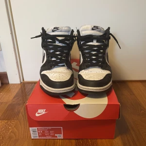 Dunk high panda - Nike dunk high retro panda men stolek 43 cond 6,5/10 pris 550kr