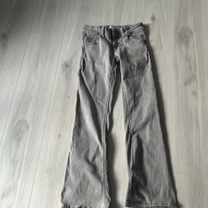 Byxor från Gina Tricot - Säljer dessa byxor har använt dom 2 gånger 