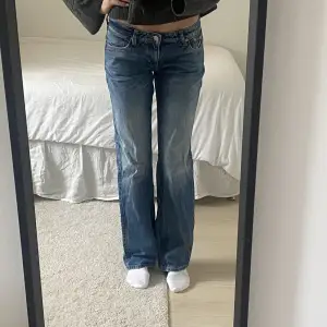 Jättefina lågmidjade jeans från weekday!