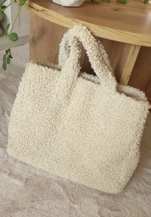 Nakd väska - Fin fluffig nakd väska som är perfekt storlek ❤