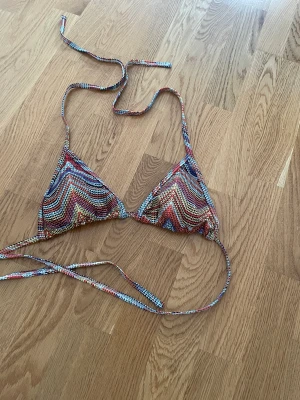 Bikiniöverdelar  - Två bikiniöverdelar inköpta från Shein som aldrig har använts i storlek S. 