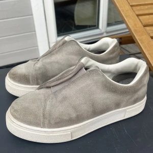 Eytys  - Säljer mina eytys skor i storlek 38. Köpta i vintras men inte använda sen juli. Nypris är 2500 men säljer för 1000 💕