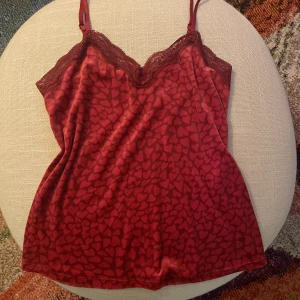 Röd sammetstopp - Använd en gång.