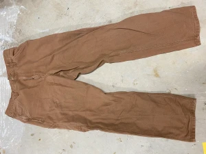 Carhartt single knee pants - Storlek 31,32 bra skicka inga fläckar eller skador, använda men som nya. Ny pris är 1300