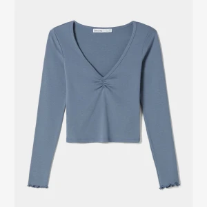 Blå topp från Berskha - En blå topp från berskha i väldigt skönt material, dessutom i nyskick💙