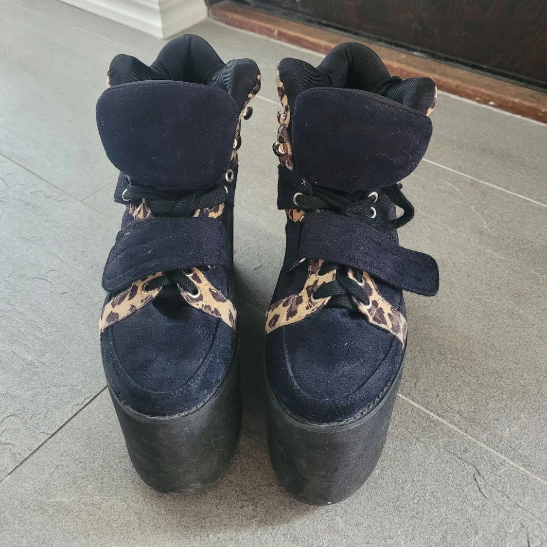 Höga platåskor Nelly, liknar Buffalo st 36 - 91