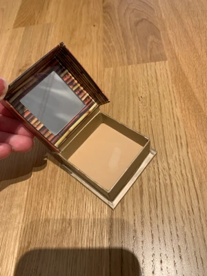 Hoola Lite - Benefit - Mycket kvar, använd fåtal ggr