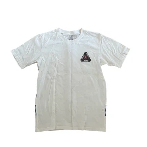 Palace Tee - Skick 9/10 Storlek Xl men passar även L