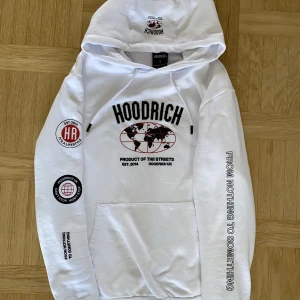Hoodrich Hoodie - Hoodrich Hoodie i strl S. Skick 10/10 (knappt använd) Säljes pga brist på användning. Pris kan diskuteras. 