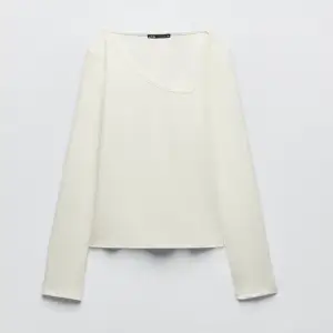 En as snygg tröja ifrån Zara som inte kommit till användning🤍🤍 nypris:200kr