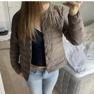 Uniqlo jacka 💘 - Jättefin jacka från uniqlo, Knappt använd 💘 Storlek M men passar S
