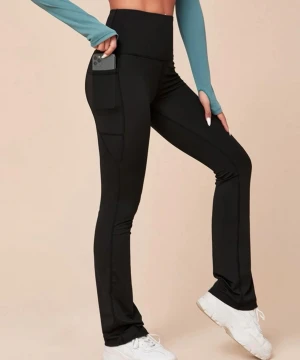 Yogabyxor - Yoga byxor i träningmaterial. Inköpta i somras och sparsamt använda. Där finns fickor som bilden visar på båda sidor där man kan ha mobilen. I storlek s