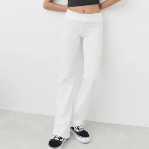 Leggings fold bootcut - Säljer dessa från Gina Young då jag glömde att lämna tillbaka. Stl 146/152 DVS passar dig som är Max 160 cm lång och har xs/S i kläder.   Prislapp KVAR !! Helt slutsålda. Kommer sälja för original pris !! 