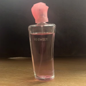 Perfym - Säljer denna parfymen som luktar jätte gott inte använd många gånger men några 