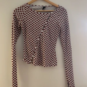 Tröja - Fraktas eller möts upp i Tyresö.