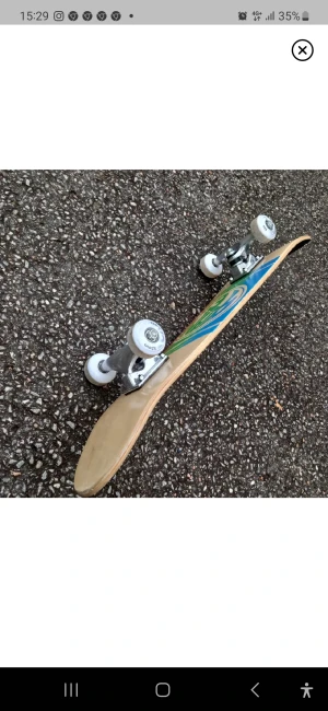 Skateboard - Välfungerande skateboard, nästan helt oanvänd kanske 2 gånger har den använta, men annars inga repor