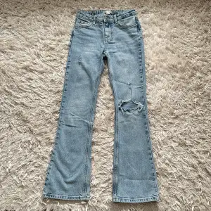 Säljer Gina Tricot Young i & e low flare jeans strl 152 