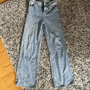Bikbok jeans i storlek 24, knappt använda då de är för stora för mig, 70kr