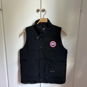 Canada goose väst - Canada goose väst helt ny, aldrig använd. 
