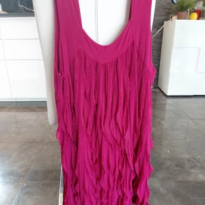 Klänning  - Klänning med vålanger i rosa one size