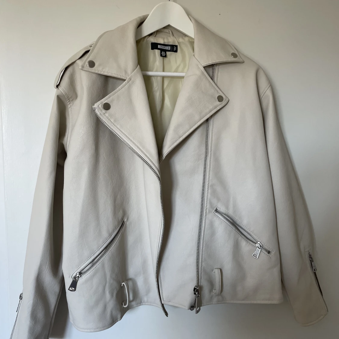 Beige skinnjacka från Missguided 