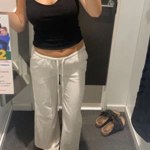 Byxor - Säljer mina byxor från hm 💕