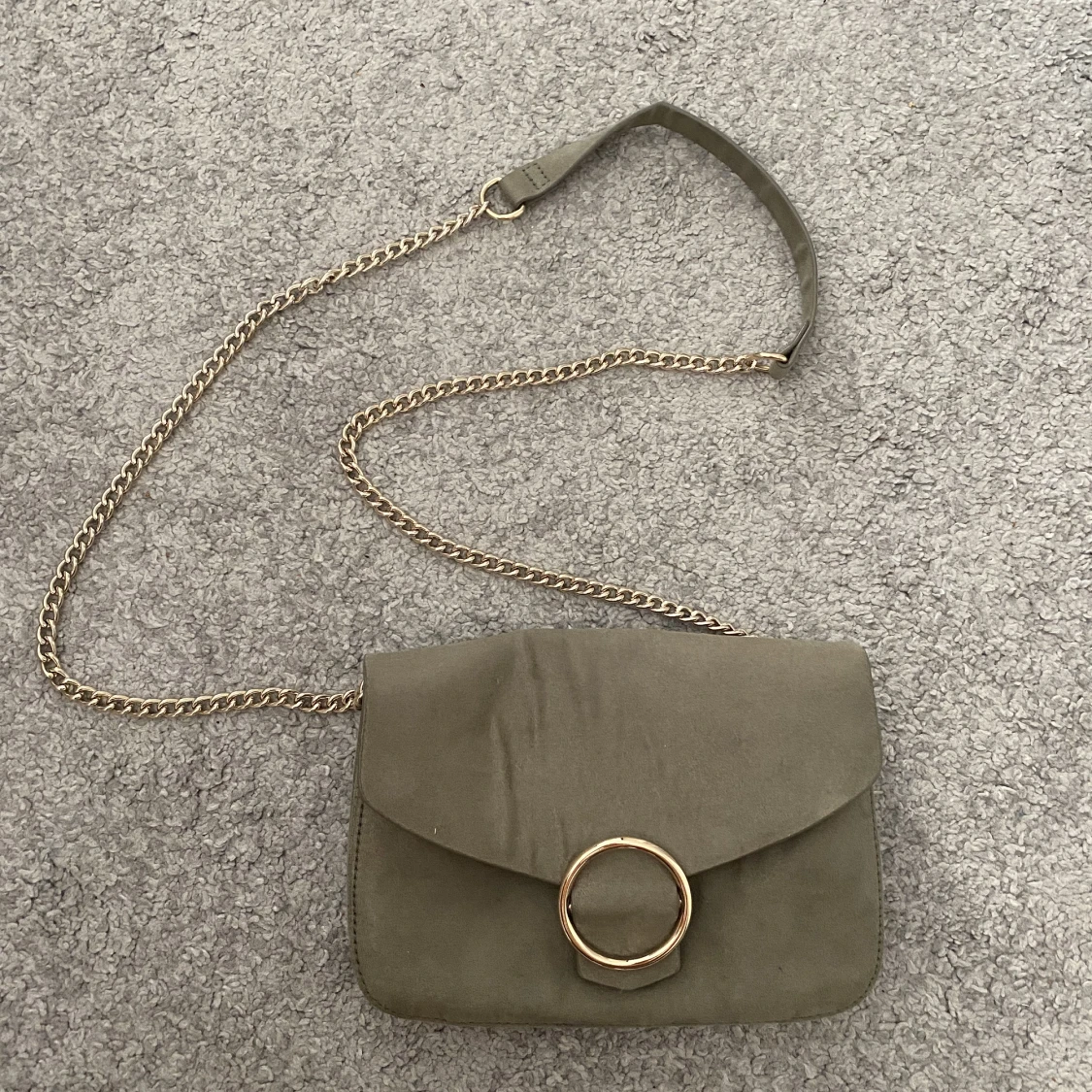 Grön axelremsväska