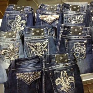 S Ö K E R - Söker miss me jeans, i storlek 26, i modell bootcut/flare. Hör gärna av er om ni har 🫶🏻