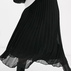 Plisserad midikjol - Använt en gång