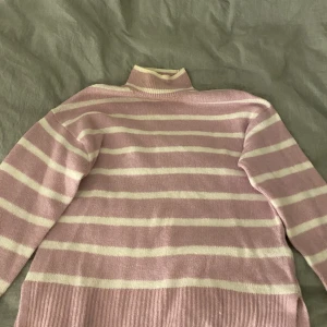 Stickad tröja - Oanvänd stickad tröja ifrån new yorker, skönt material