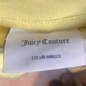  Juicy tröja  - Sparsamt använt har varit i garderoben storlek 12 till 13 år.   Skickas ej