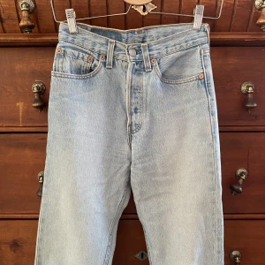 Levis jeans  - Suupersnygga 501or inköpta på secondhand Storlek 26/34 men tycker de är mer som en 25a då dom är lite små på mig i midjan som vanligtvis är en 26a💕 