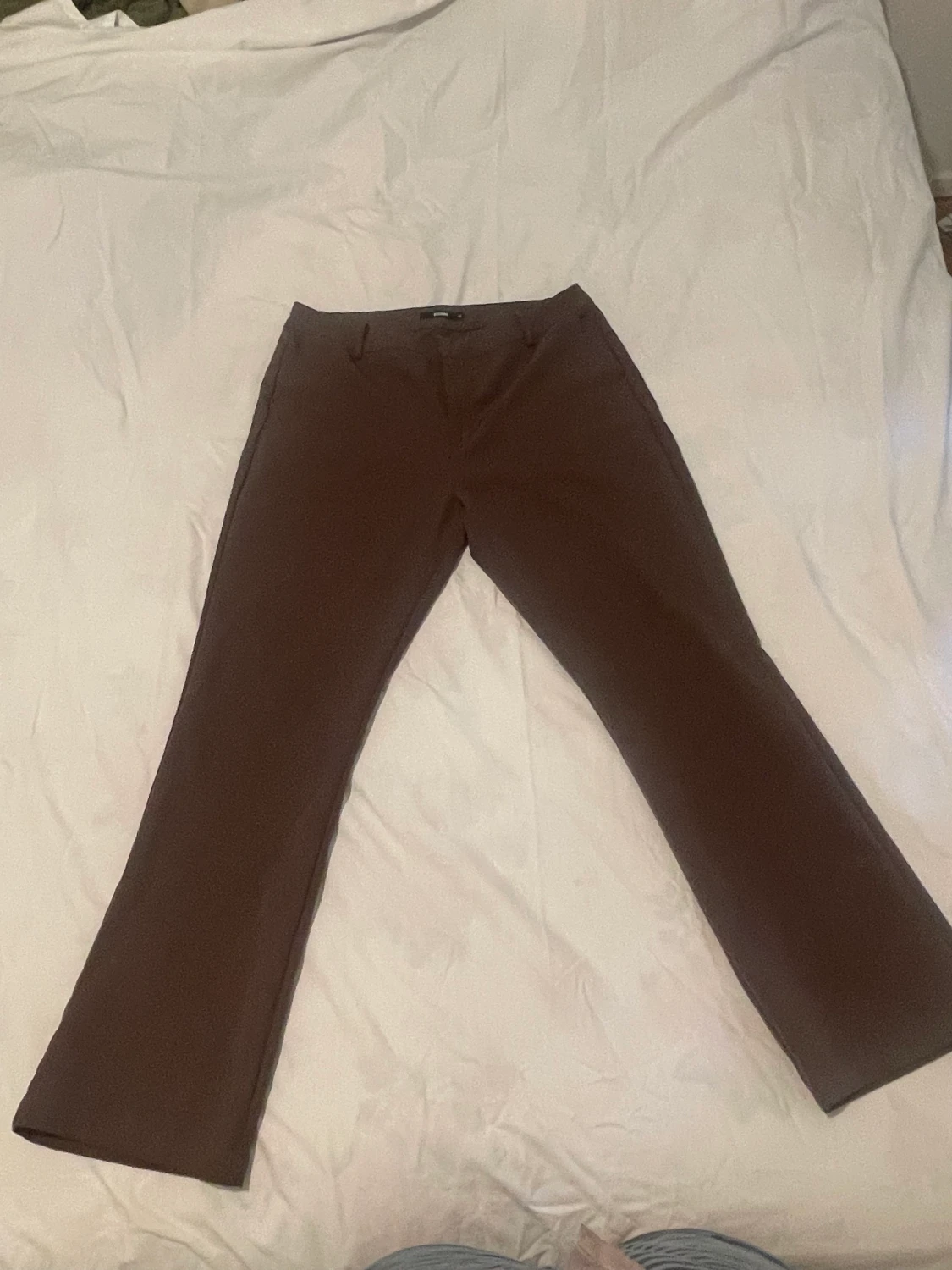 Bruna utsvängda kostymbyxor 