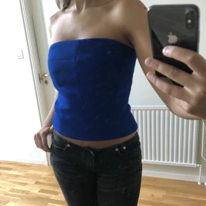 Tub topp i fint material - Supersnygg tub topp i bra kvalitet!! Köpt från Zara för flera år sen!!