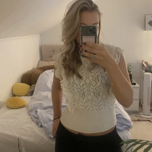 Stickad blus - Fin stickad blus från lindex, använd max 3 gånger. Frakt tillkommer 