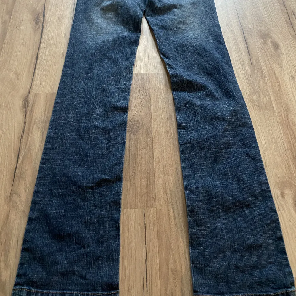 Okänt märke, fina lågmidjade jeans.storlek 36 . Jeans & Byxor.