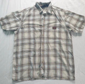 Dickies skjorta - Skjorta från Dickies. Kan skicka fler bilder och tänka mig sänka priset. Hör av dig vid intresse!