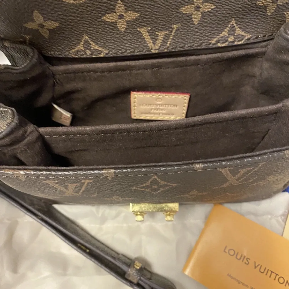 Säljer nu min älskade Louis Vuttiol väska då jag är sugen på att köpa en ny. Äktahetsbevis finns samt dustbag men inget kvitto tyvärr då det köptes flera saker i samband med väskan💖. Väskor.