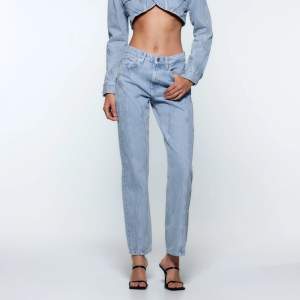 Super snygga jeans från Zara i storlek 38🩵