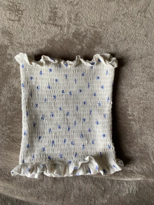 Söt topp - Super söt hm topp med blomm mönster
