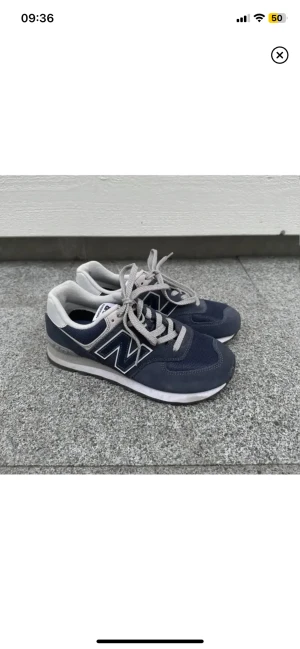 550 NB - Säljer mina knappt använda new balance skor 🥰🥰 passar mig som brukar ha 38/39. Nypris 1200