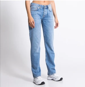Low straight  - Ett par super snygga jeans från lager 157, i modellen icon. Alltså low straight. I väldigt bra skick💛