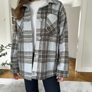 Kappa - Superfin kort kappa som är perfekt till höstvädret!